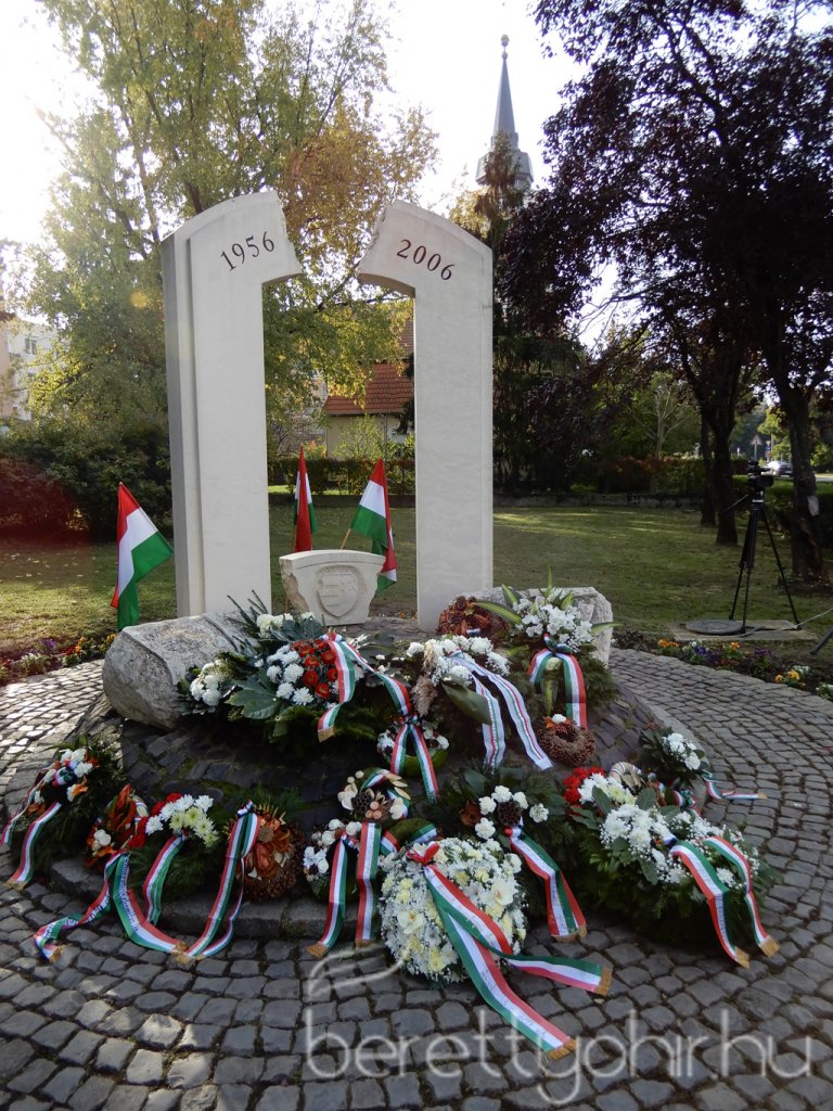 Az '56-os forradalomra emlékeztünk 45